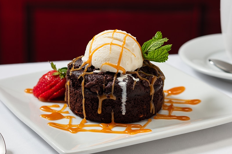 CHOCOLATE MOLTEN LAVA CAKE