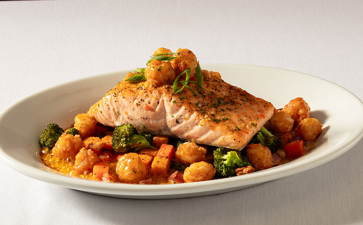 Ruth's Chris Salmon with Bay Scallops