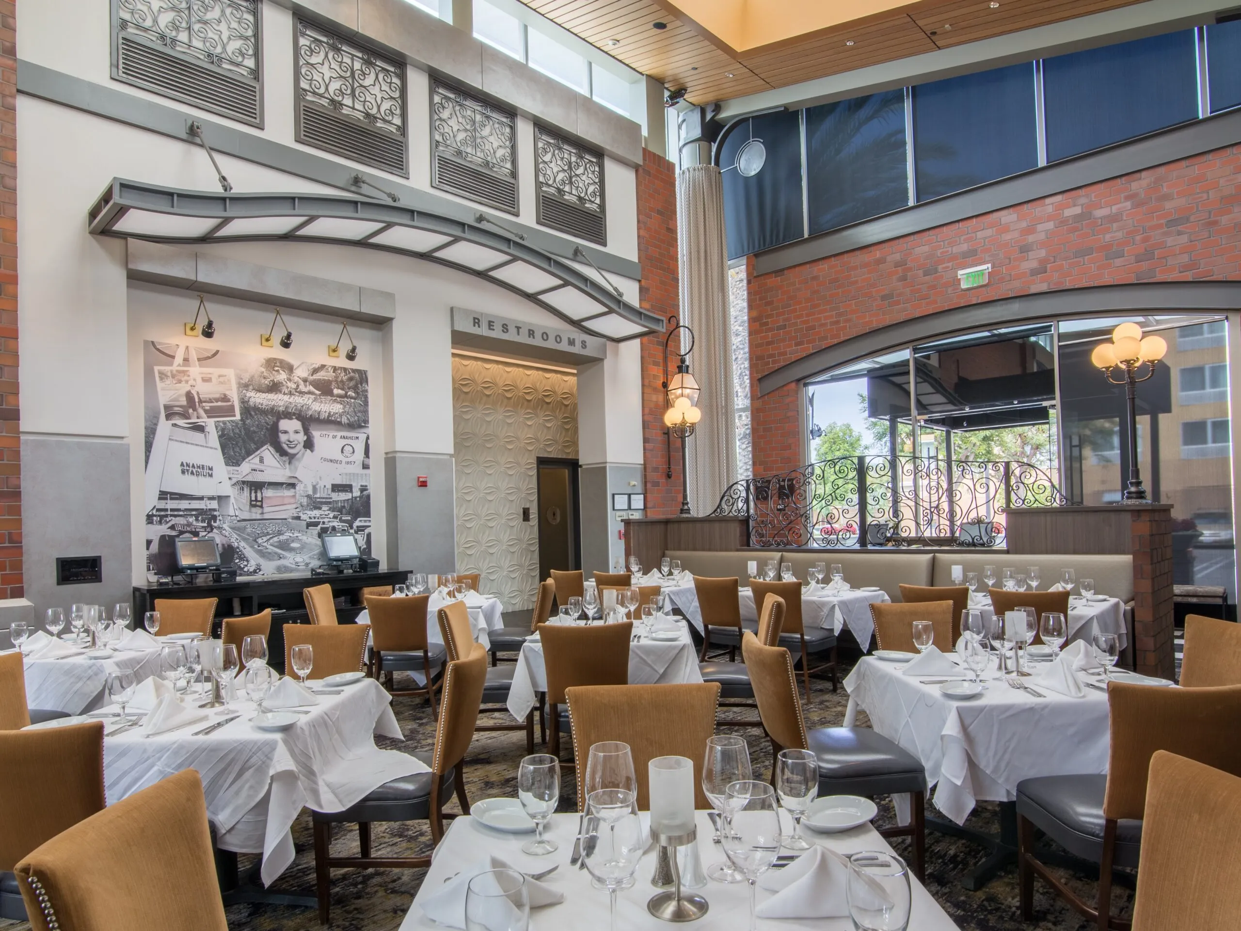 RUTH’S CHRIS STEAK HOUSE Dining Room
