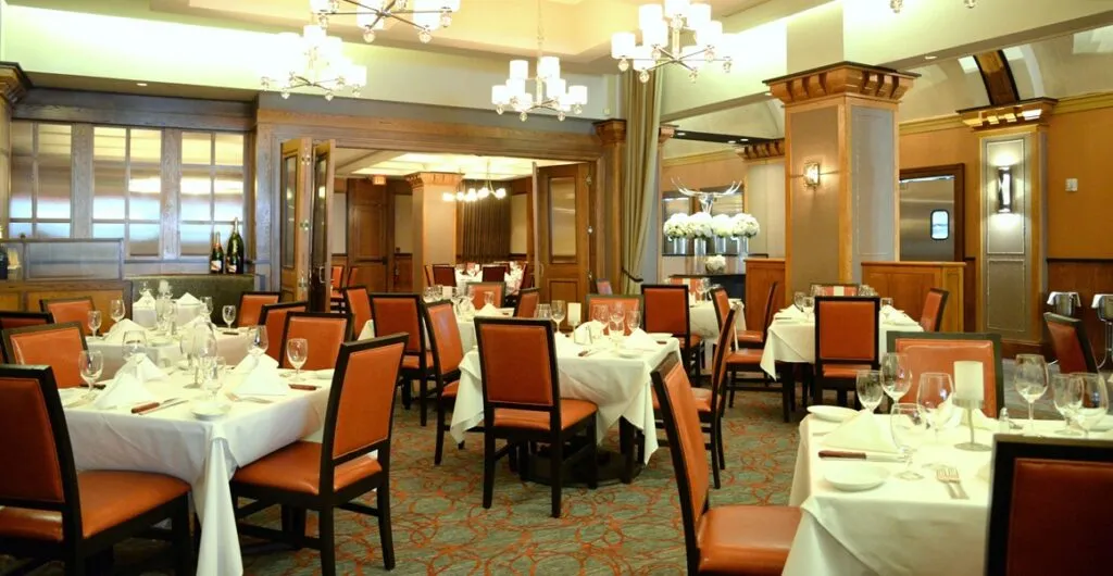 RUTH’S CHRIS STEAK HOUSE Dining Room