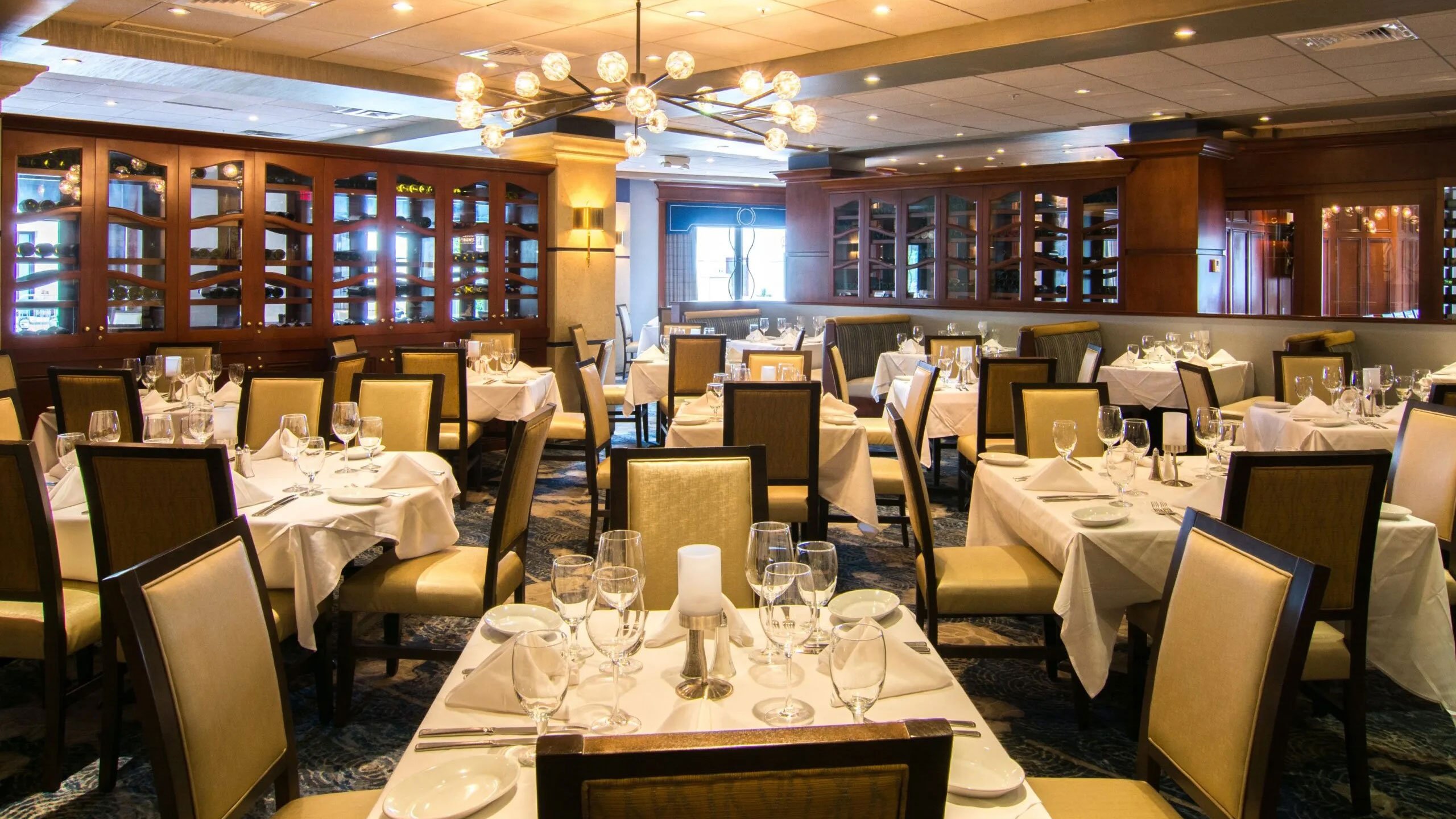 RUTH’S CHRIS STEAK HOUSE Dining Room