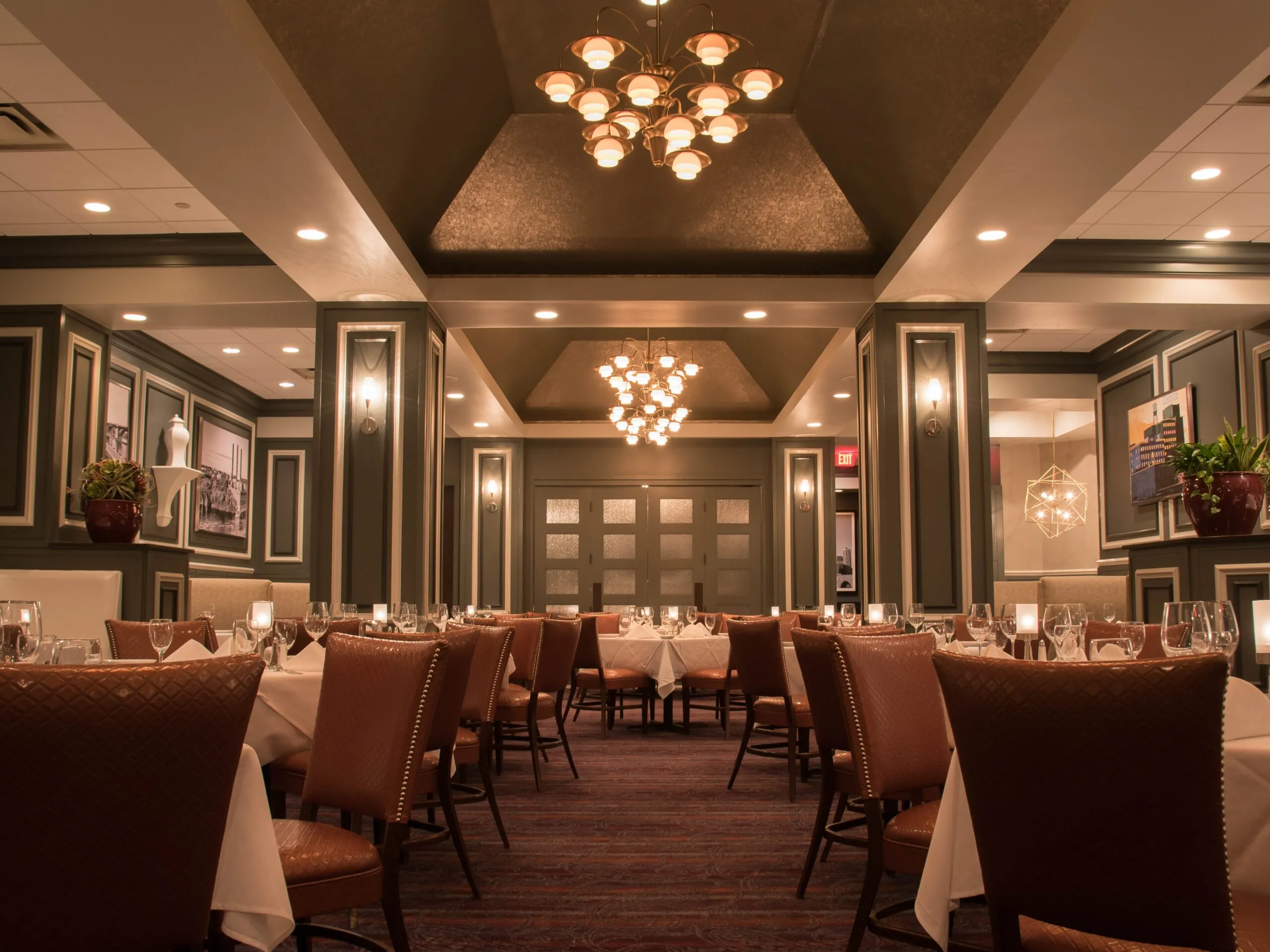 RUTH’S CHRIS STEAK HOUSE Dining Room