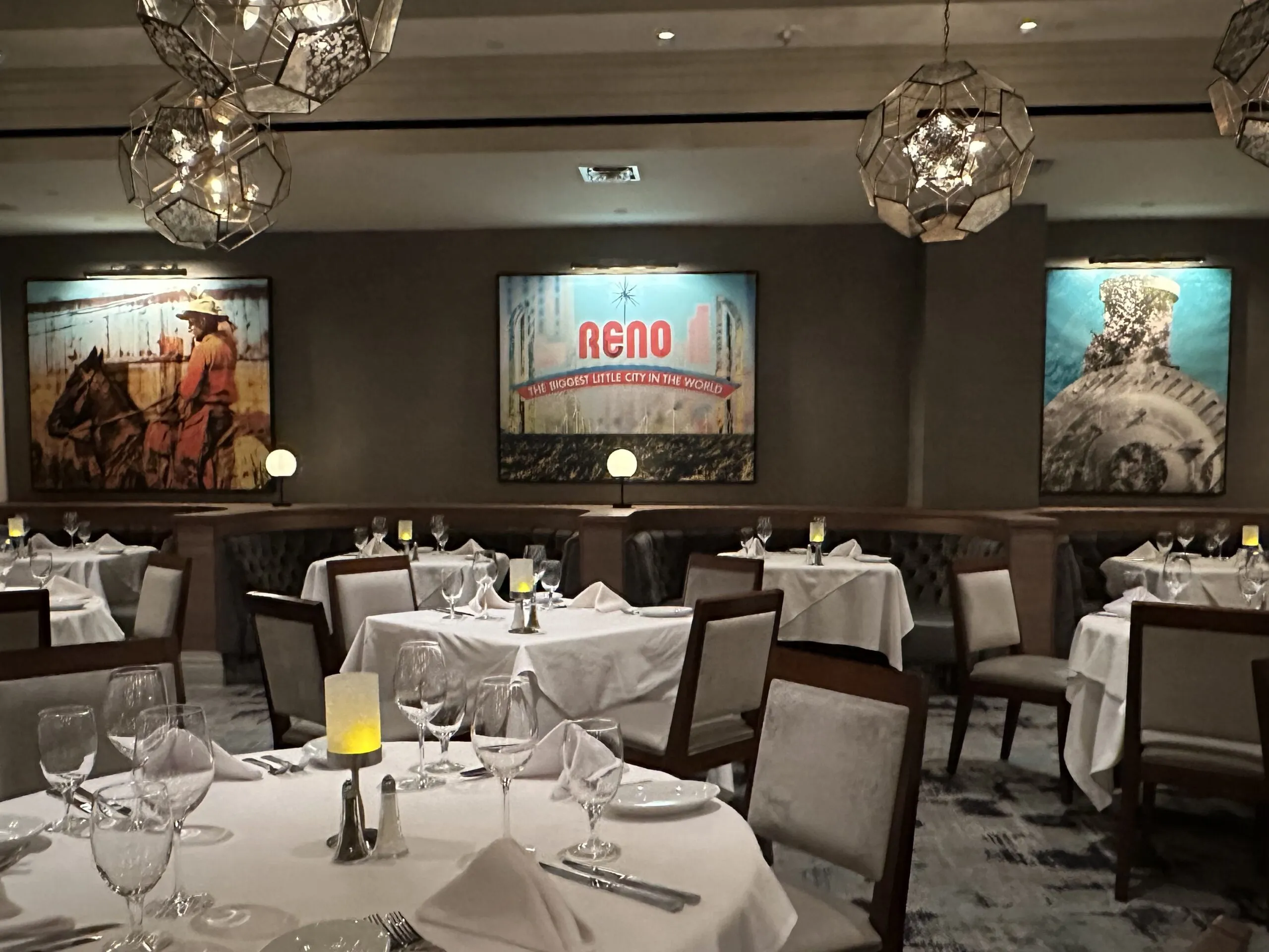 RUTH’S CHRIS STEAK HOUSE Dining Room