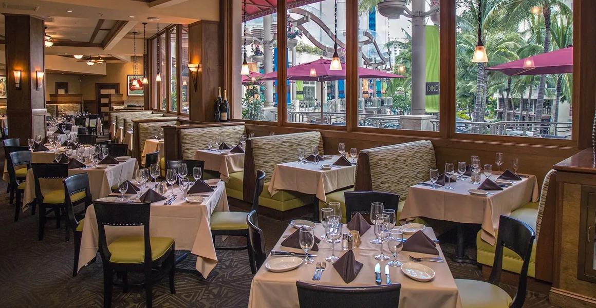 RUTH’S CHRIS STEAK HOUSE Dining Room