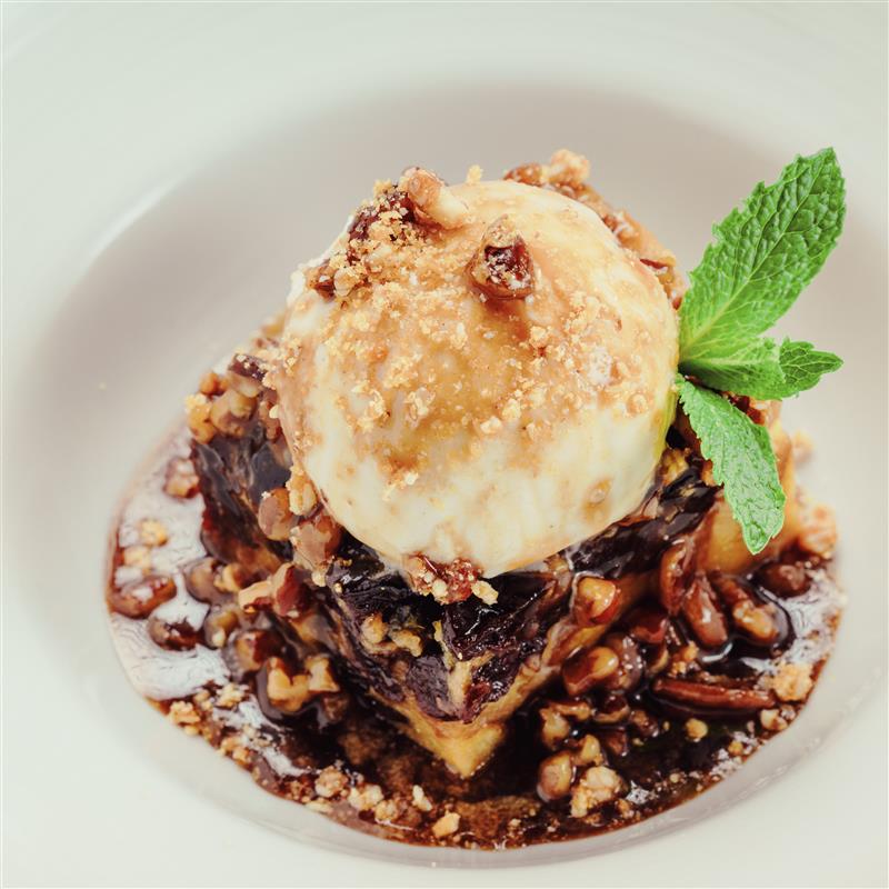 WARM PRALINE BREAD PUDDING