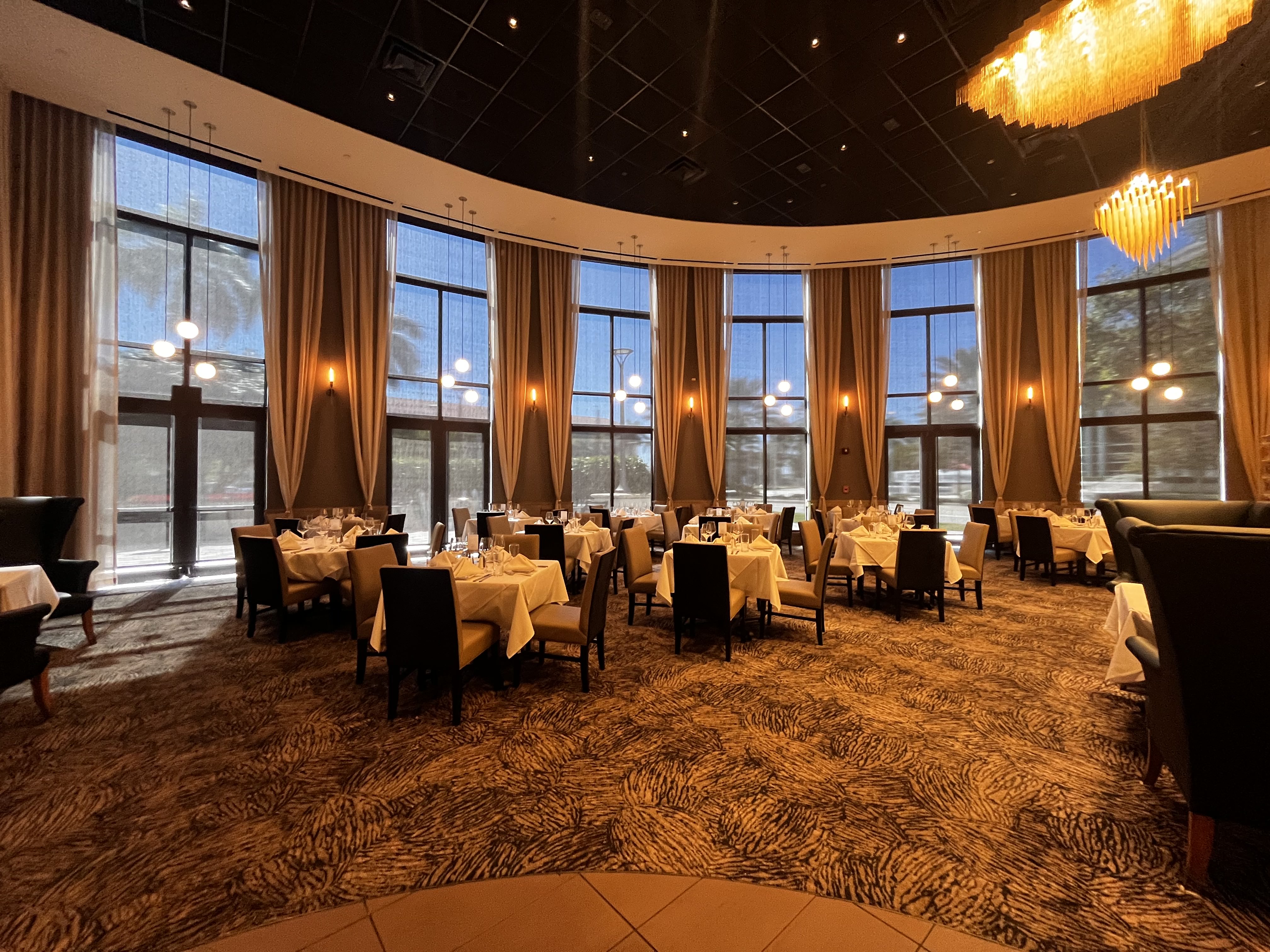 RUTH’S CHRIS STEAK HOUSE Dining Room